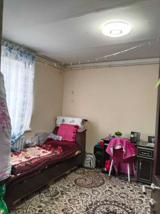 Uy sotiladi. Mindon obodda 2 sotihli uy sotiladi.