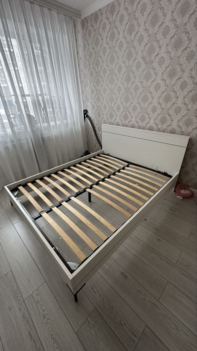 Спальный кровать