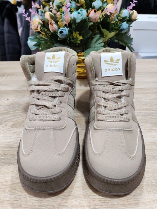 Тёплые женские кроссовки Adidas