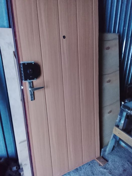 Продам дверь железную