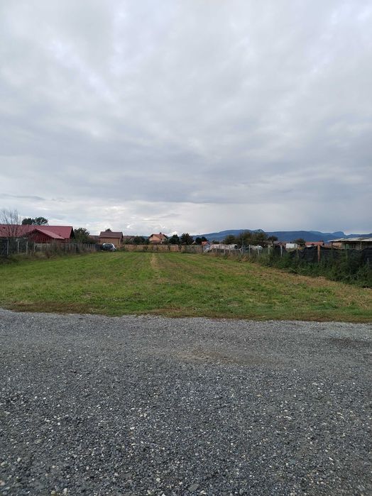 Vând teren intravilan