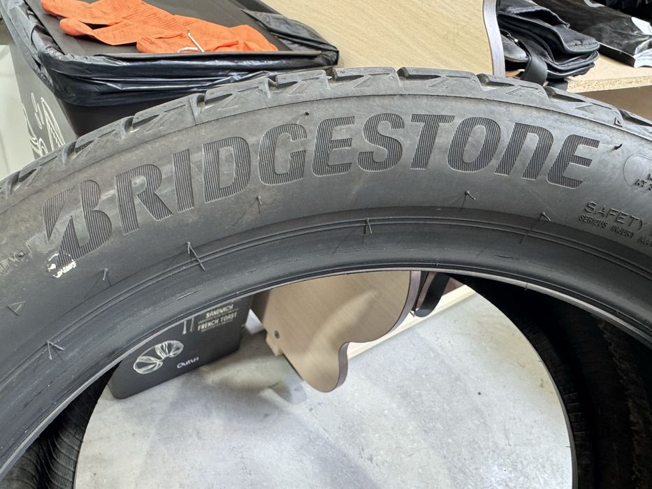 Автомобилни гуми 225 45 18 / 255 40 18 Bridgestone