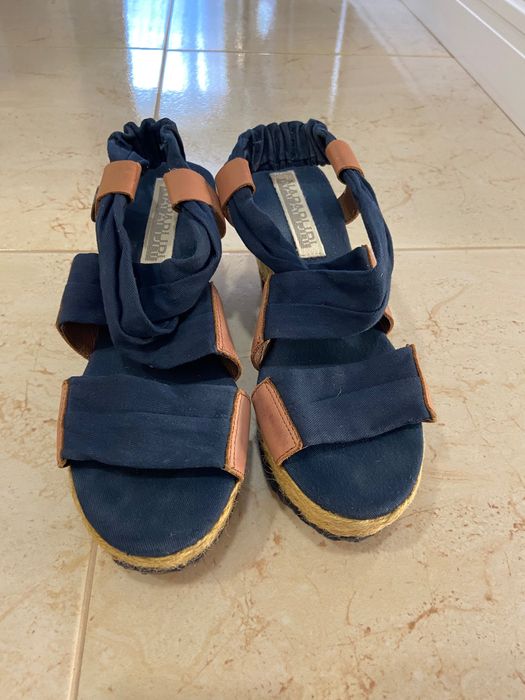 Love Moschino обувки с ток и Napapijri платформи