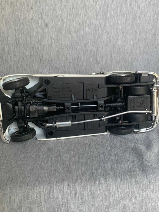 кобичка Mercedes-Benz 300 S