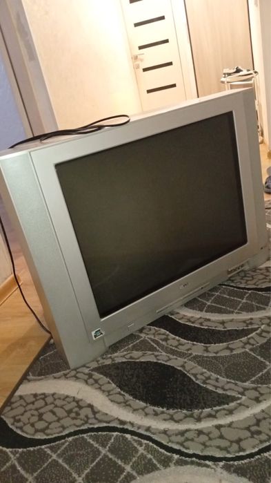 Телевизор работает отлично продам недорого