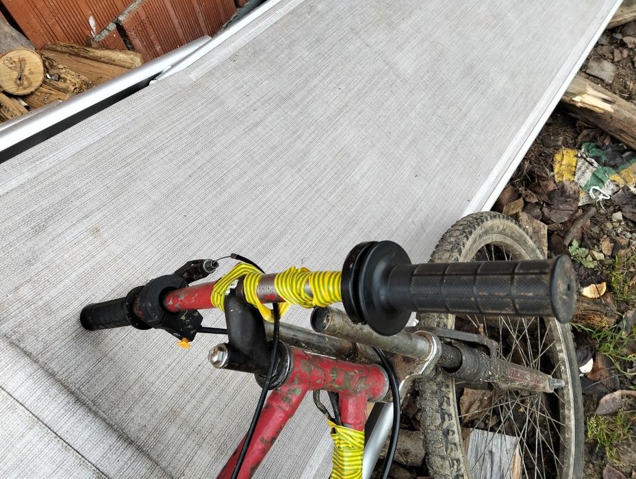 Vând motor de bisa  și tot cu acâseori