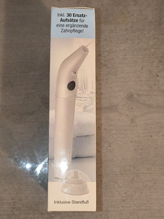 Dispozitiv pentru curățare interdentară cu led