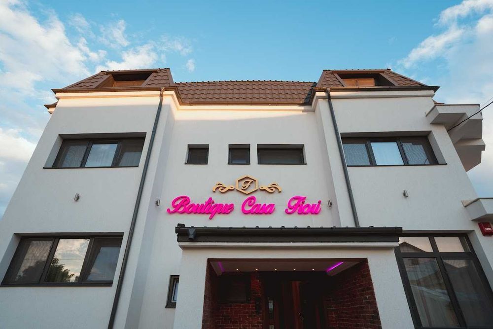 vand hotel ultramodern + teren parcare  sector 4