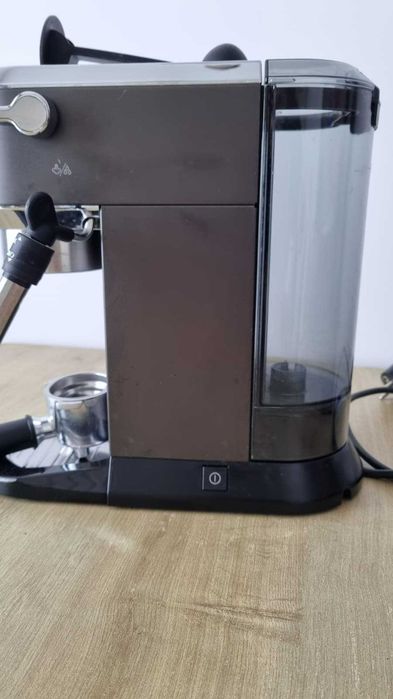 Vand espressor manual De'Longhi Dedica Style EC 685