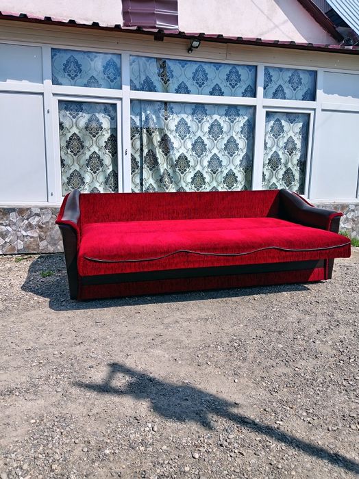 Canapea extensibila pentru două persoane