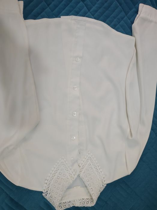 Продам школьные белые блузки