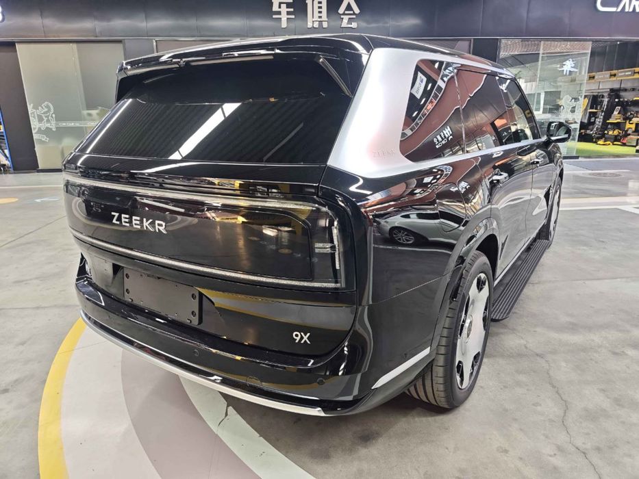 Zeekr X 2025