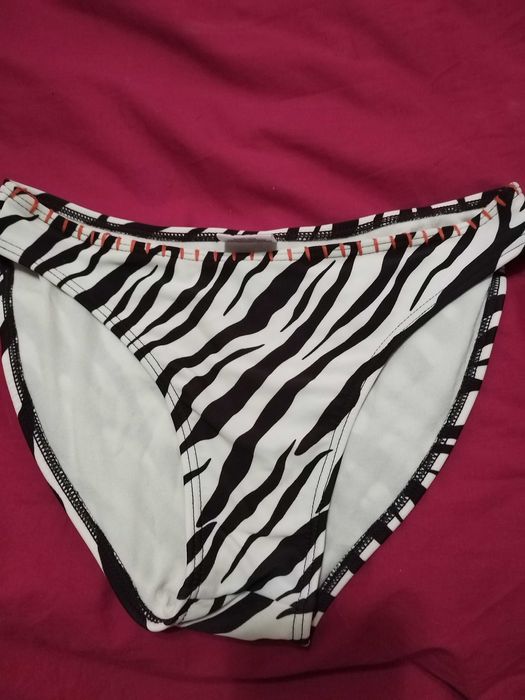 Slip de baie alb cu negru, de la: Hlnkemoller, marimea: EUR 36! Purtat