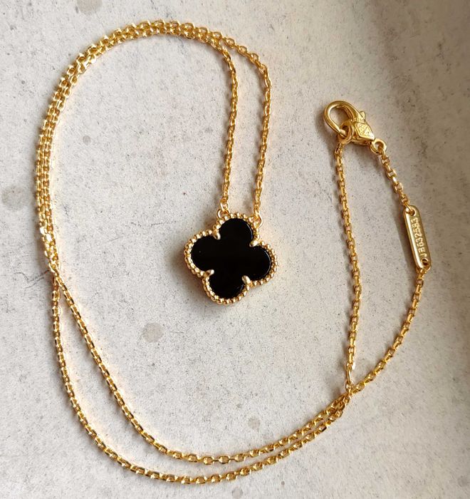 Дамско колие с детелина от черен оникс на Van Cleef & Arpels VCA