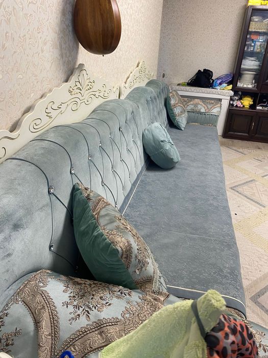 Продаю диван коррлевский 4м