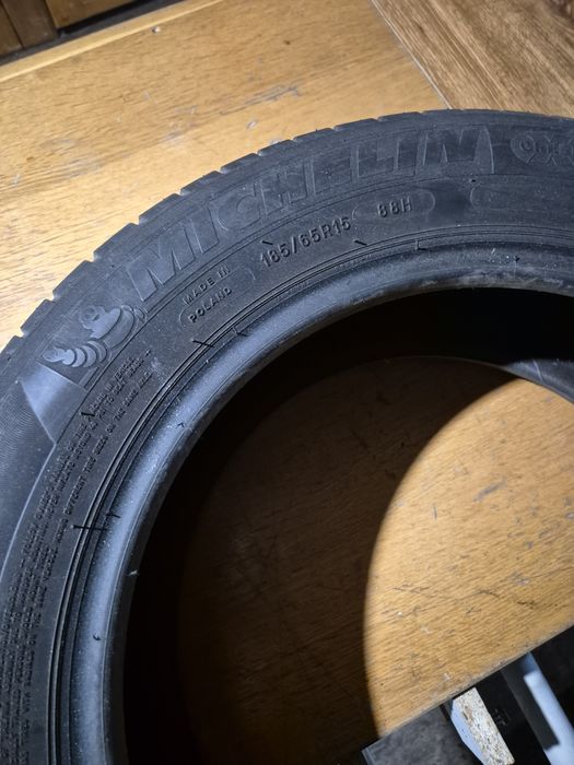 Vand 2 cauciucuri de vara  Michelin 185 / 65 / R15