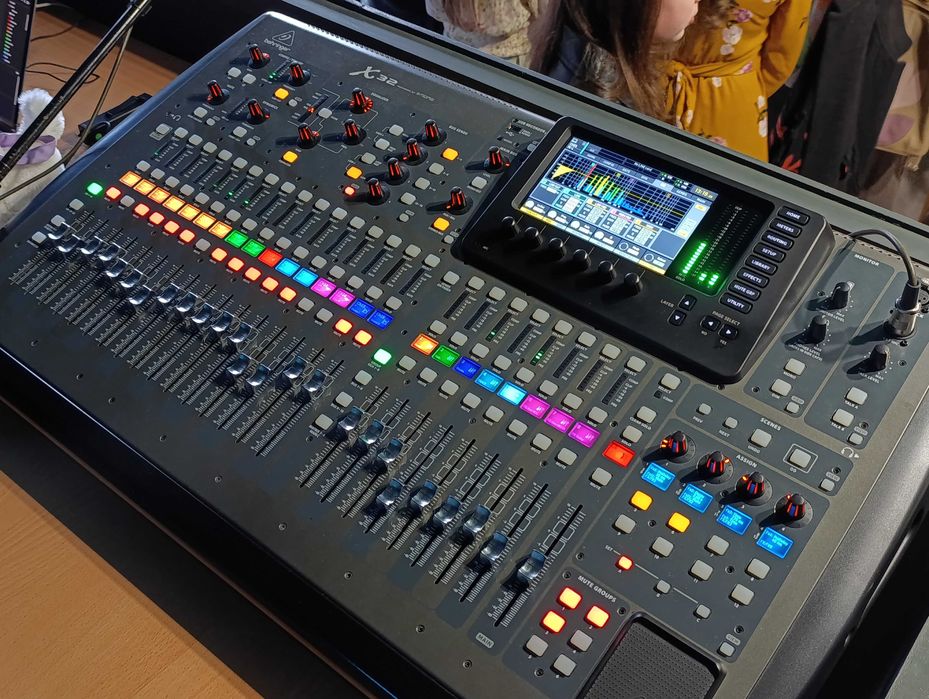 Behringer X32 - дигитален аудио миксер
