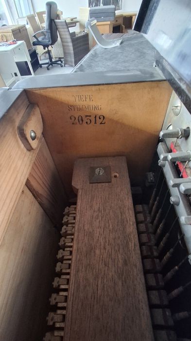 Pian vertical Julius Blüthner – Leipzig (cca. 1890–1900)
Vând pian ver