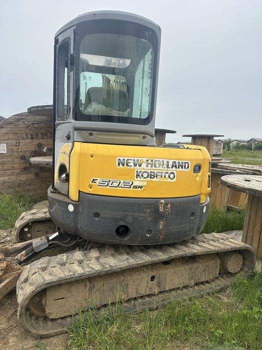 Se vinde  New Holland e 50 2 sr