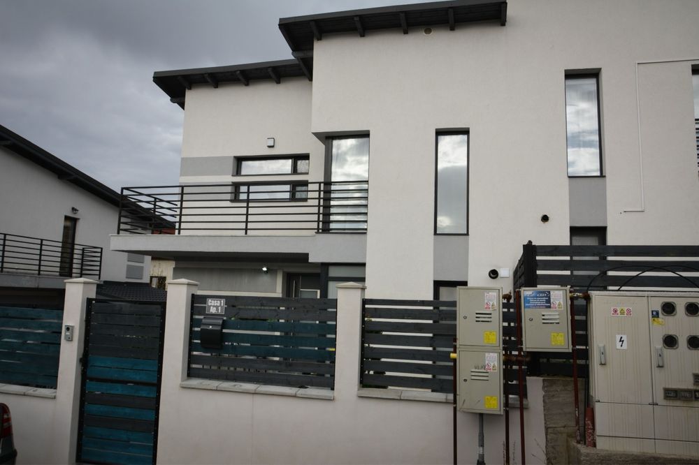 Vand casa/duplex mobilata si utilata