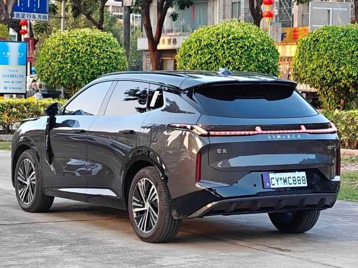 Lynk & Co 08 EM-P 120 km Long Range Pro