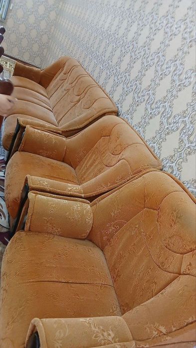 Kreslo va 12 tali stol stul nabor sotiladi