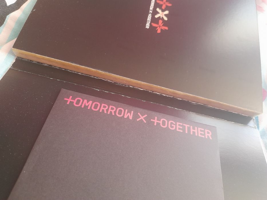 Txt Thursday's Child Hate version album