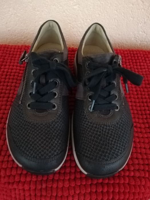 Adidași Helvesko nr 38 piele damă