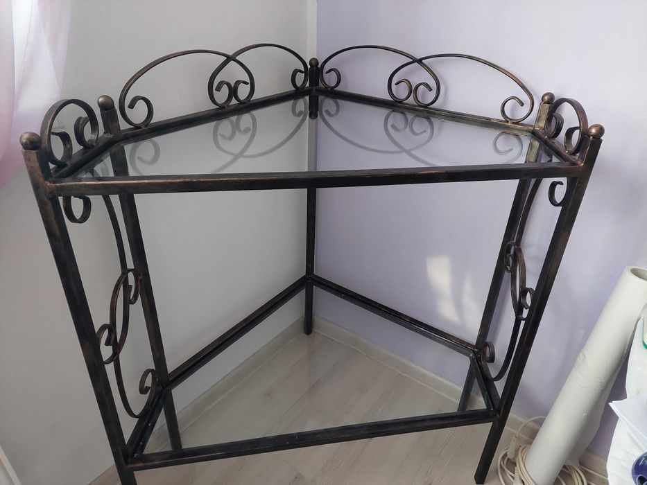 Masa din fier forjat cu sticla, pe colt