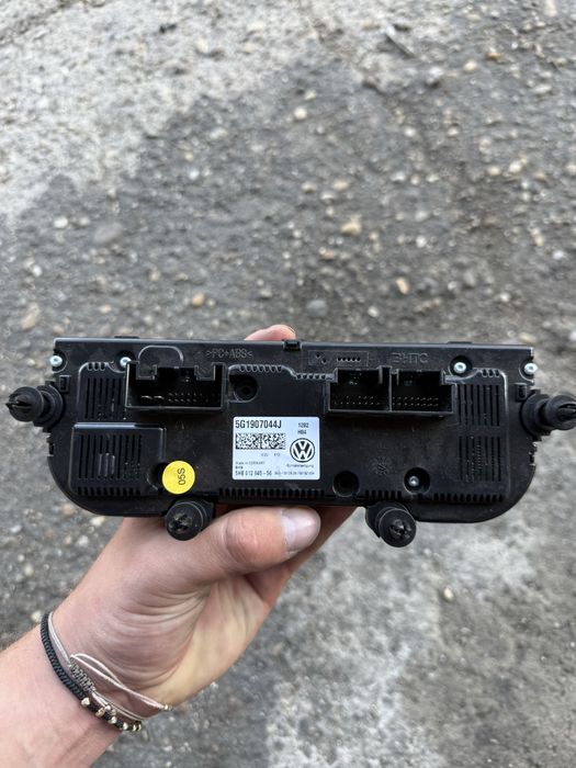Панел климатроник VW Golf 7 / Passat B8 / Tiguan 2 / Touran 5T