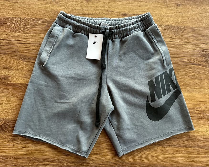 Мъжки,памучни,сиви къси панталонки Nike със страничен надпис