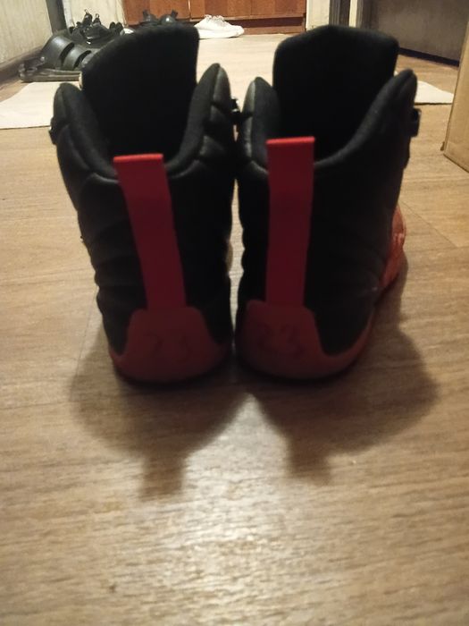 Продам джорданы 12