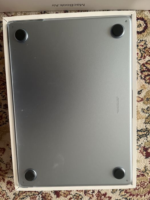 Mac book m5 air. Оригинал