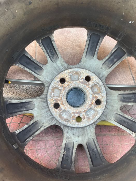 Vând jante Skoda superb R17