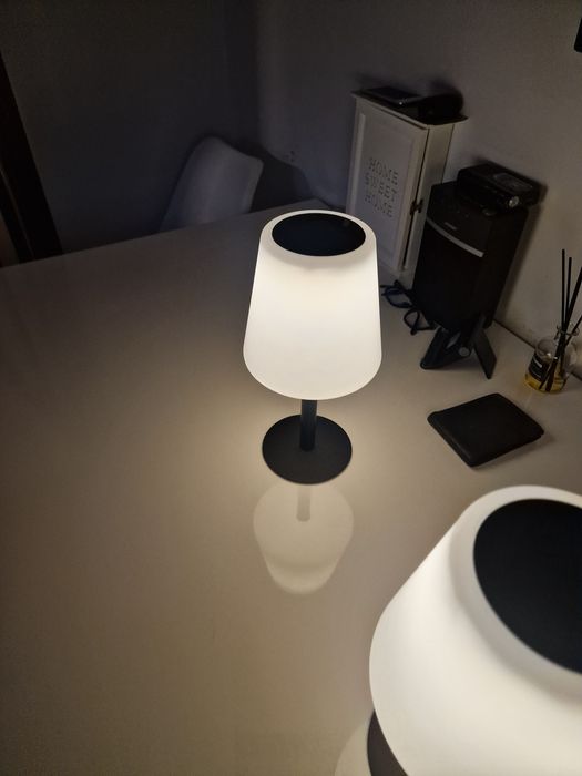 Lampă de masă solară