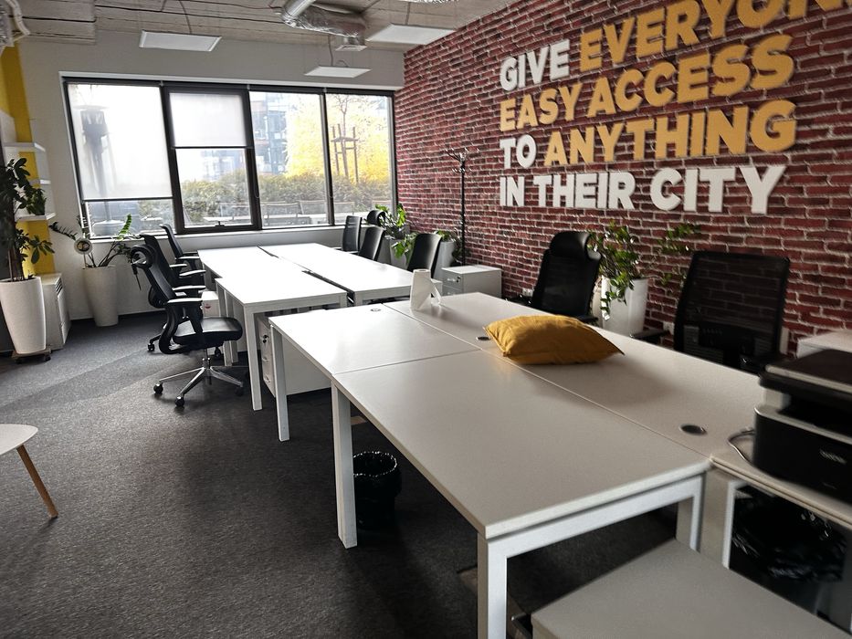 Офис бенч за 4 работни места – 280×140 см, метална основа