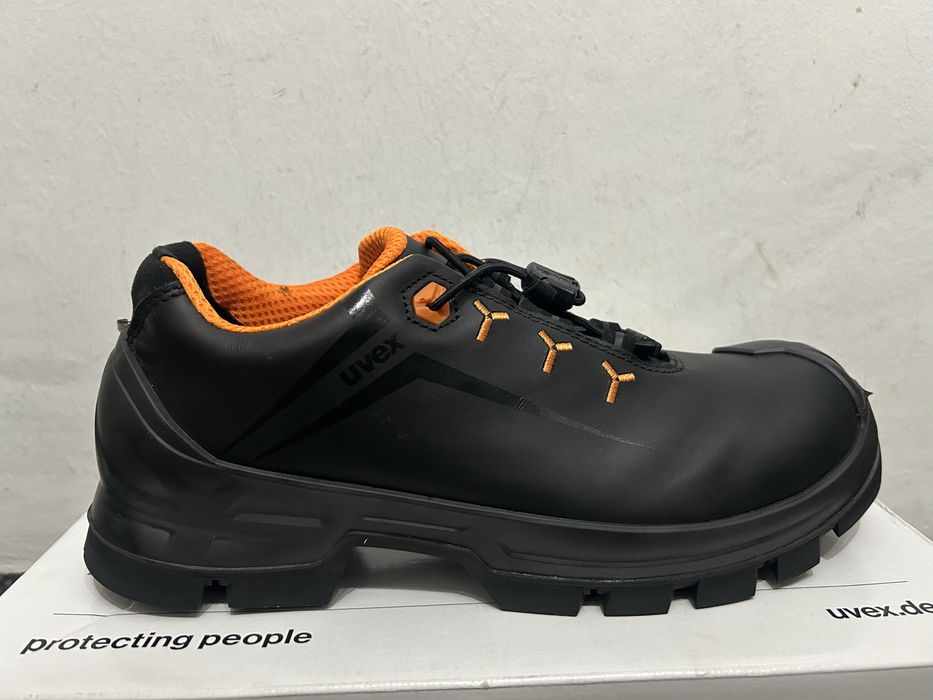 Pantofi Uvex mărimea 42