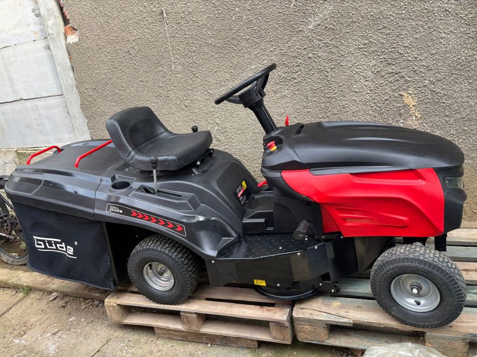Tractoras de tuns gazon gude
