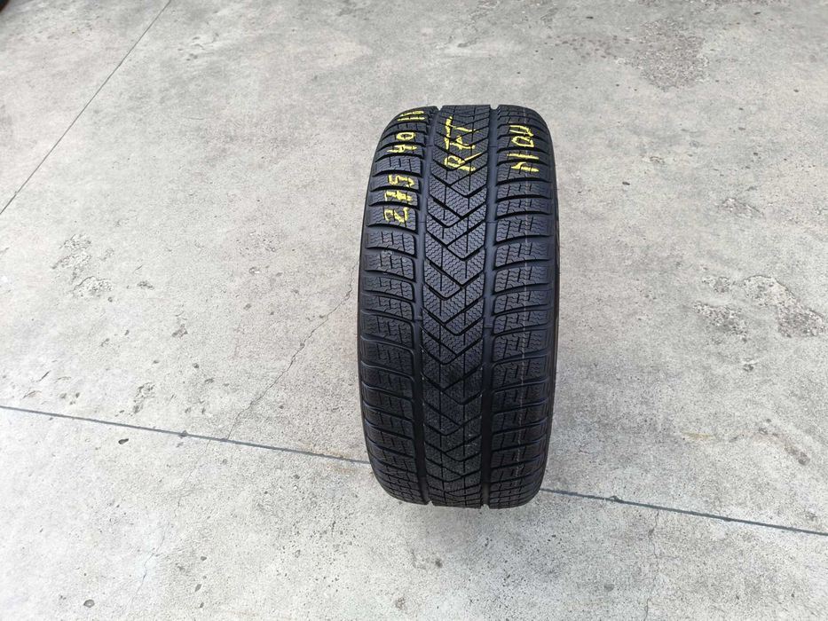 O anvelopa noua de iarna 275 40 18 pirelli sottozero 3 run flat