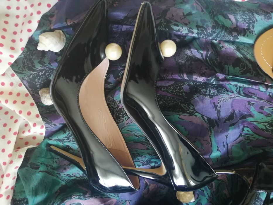 5+1 CADOU : pantofi, sandale, balerini - eleganță timeless