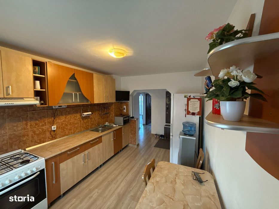 3 camere, zona Decebal  PC,Et. 4,termoizolație și hidroizolație
