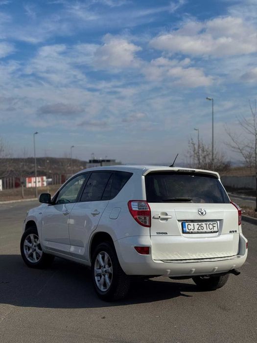 Toyota RAV4 2.2 D-4D an 2011 automată