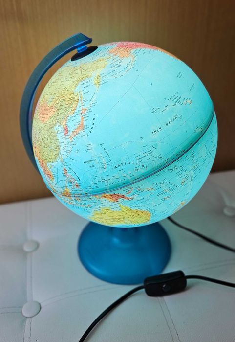 Светещ глобус 25 см. Страхотен!