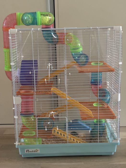 Cusca  pe doua etaje cu hamster