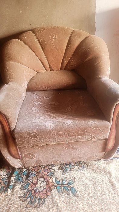 Продам диван с двумя кресломи б/у