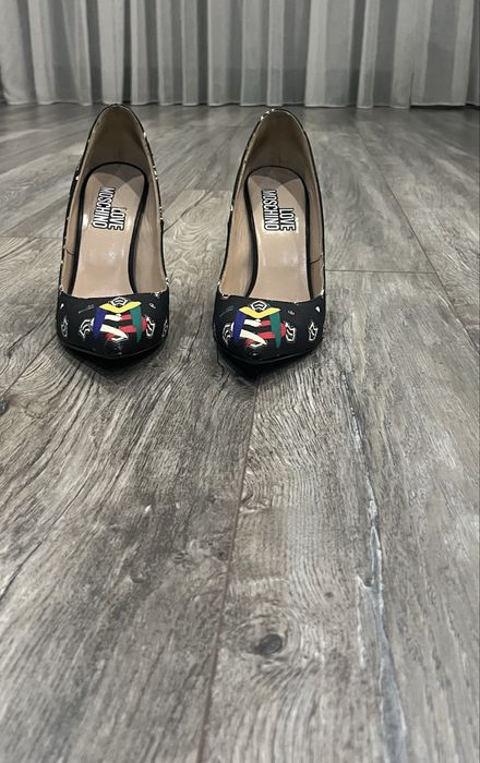 Обувки с ток Love Moshcino