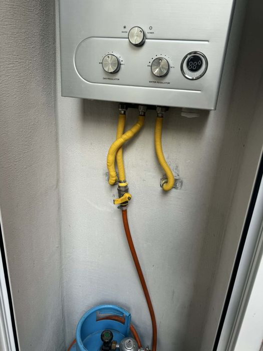 Проточен газов бойлер 18Л + газова бутилка