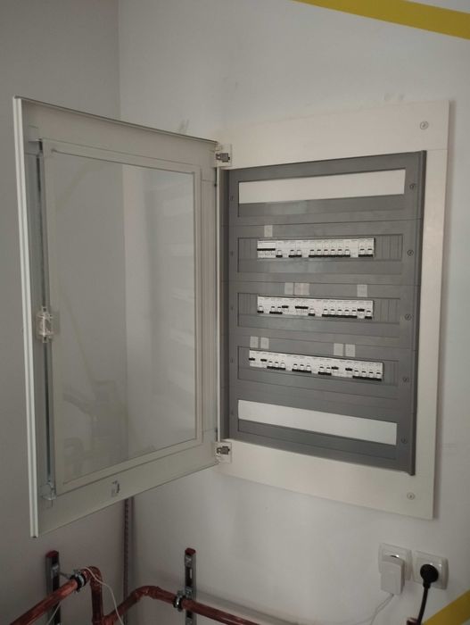 Електротехник,Ел.услуги,Ел.табла и ел.инсталации,Ел.ремонти,Ел.услуги