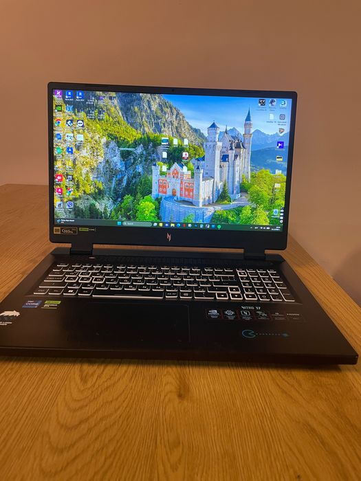 Acer Nitro 17 / i7-13700HX / RTX 4060 / 32GB RAM / 1TB SSD / 165Hz