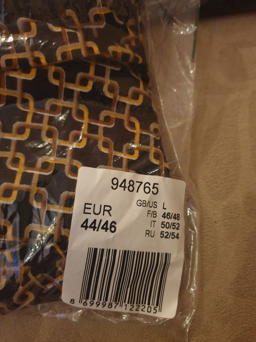 Стилна рокля с интересен десен